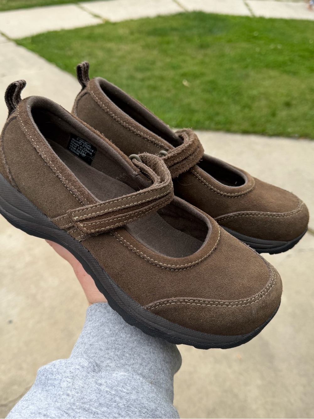 Women's Brown Suede L.L. Bean mary jane shoes size 8